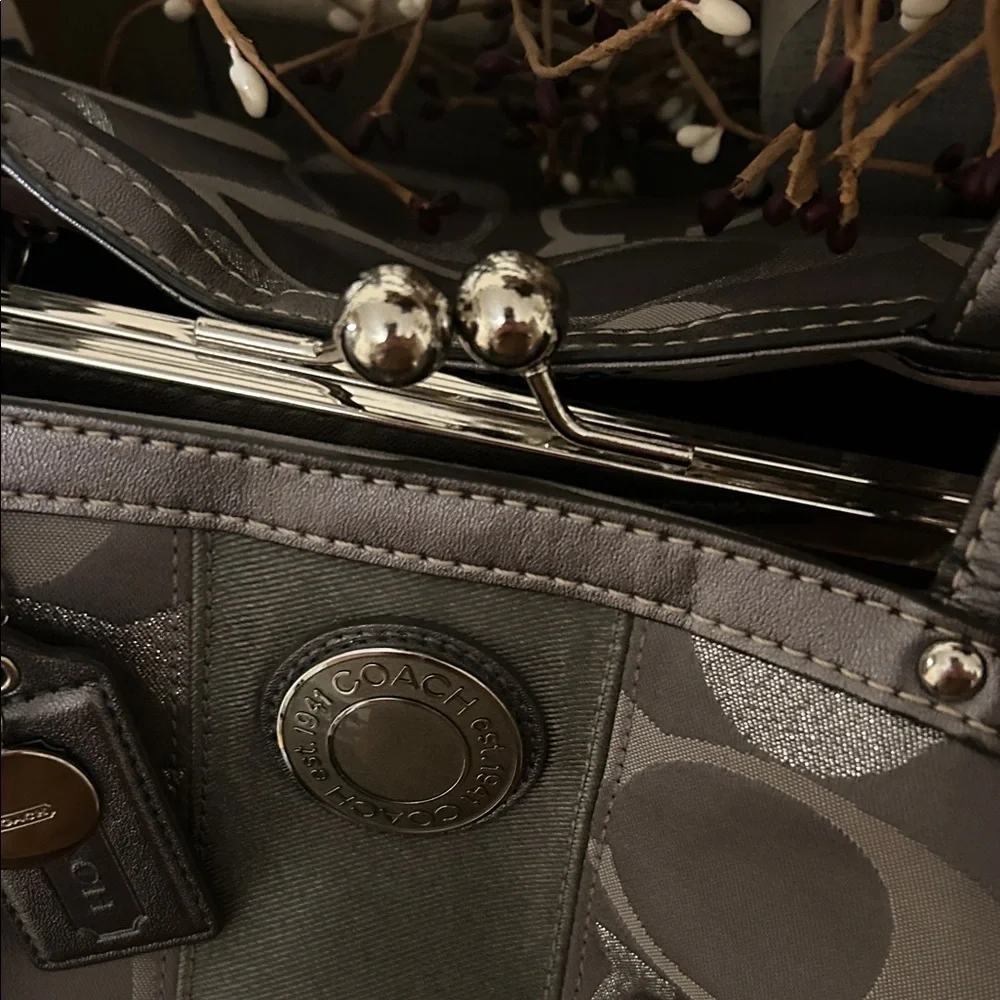 Coach Metallic Gray Signature Tote with Double Handles kiss lock closure - Picture 3 of 11